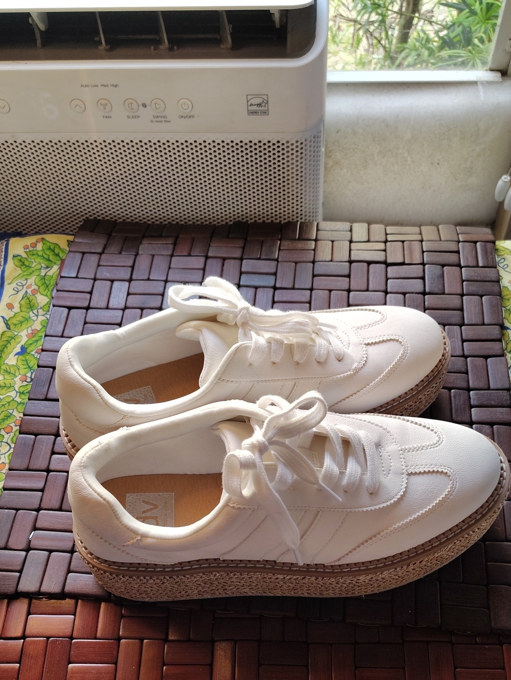Dolce Vita women's  White Platform Sneakers Size 9 BARKLEY (Run Large)